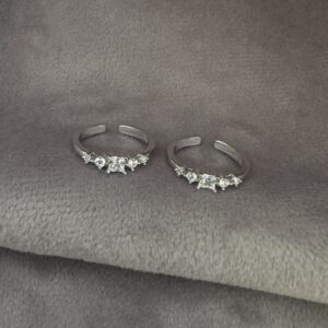 Elegant Single Line Stone Toe Ring - Image 3