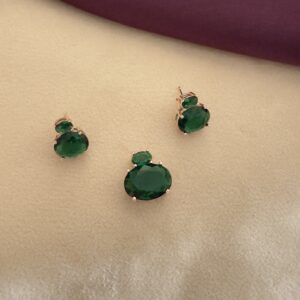 Elegant Green Gemstone Pendant - Image 3