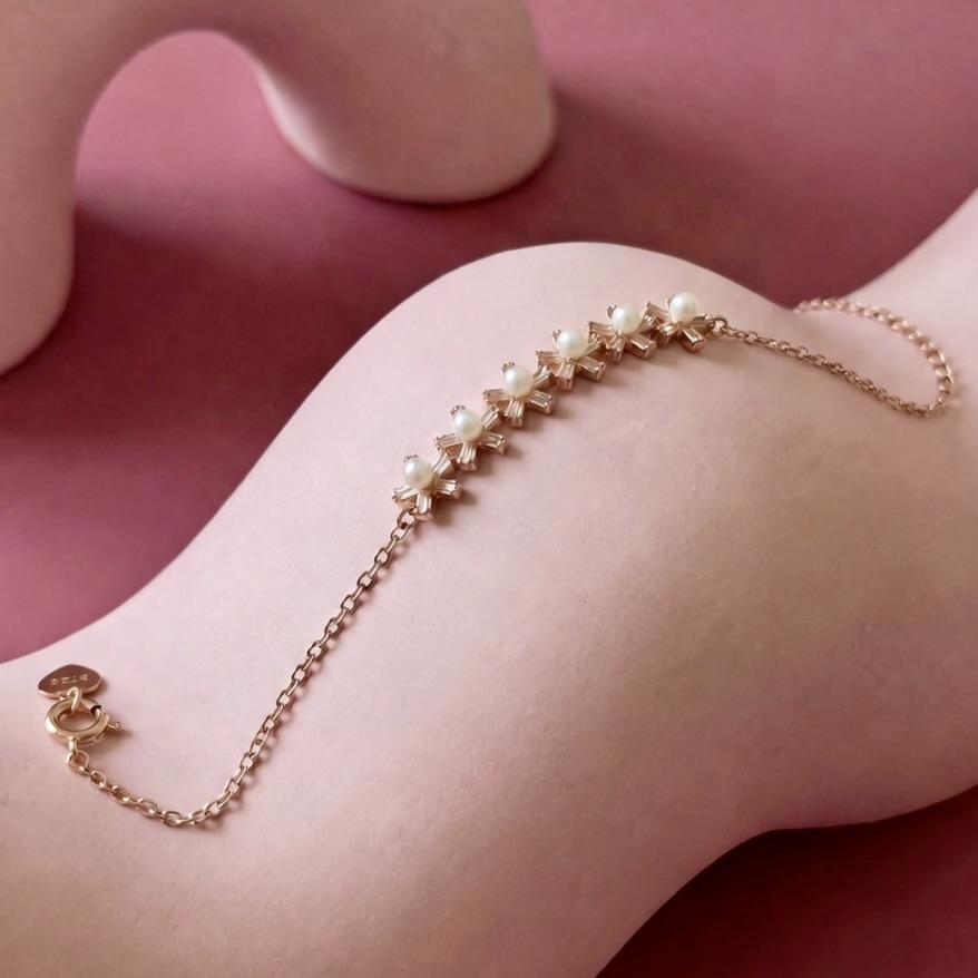 Elegant Pearl Flower Bracelet