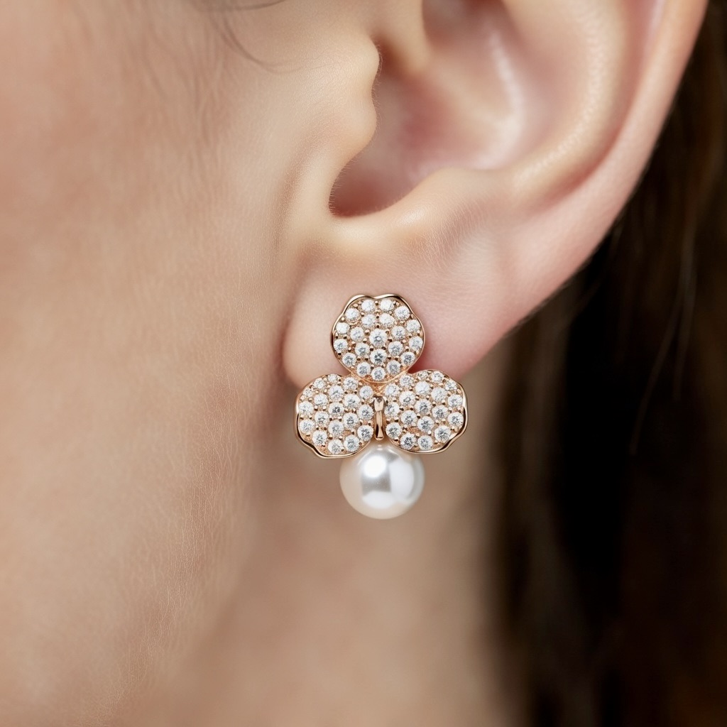 Golden Clover Pearl Earrings